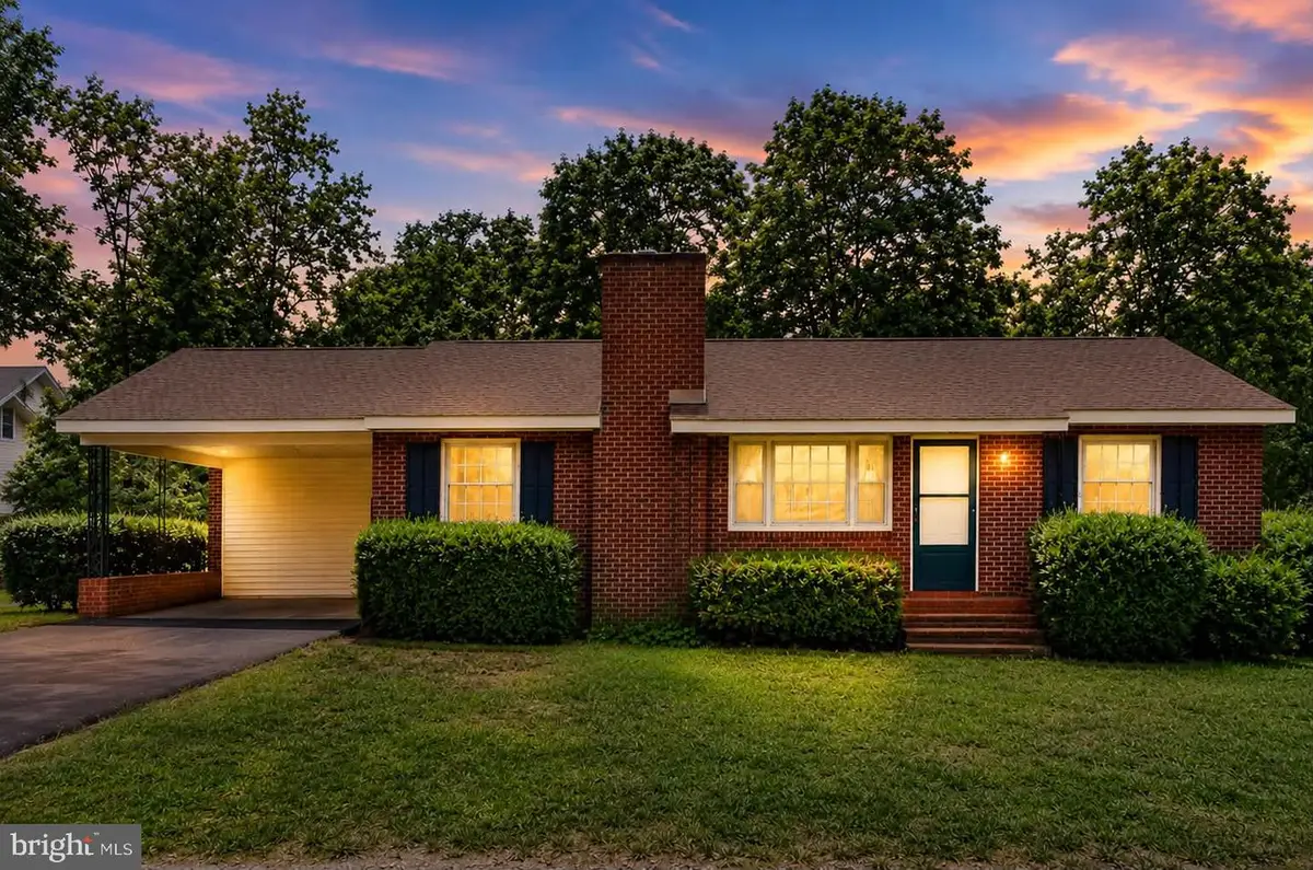108 Martin St, Bowling Green, VA 22427 - #1