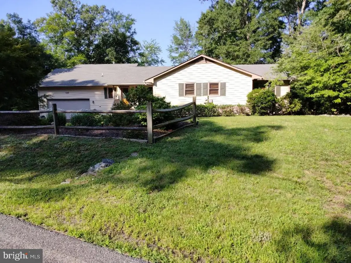 520 Lake Caroline Dr, Ruther Glen, VA 22546 - #1