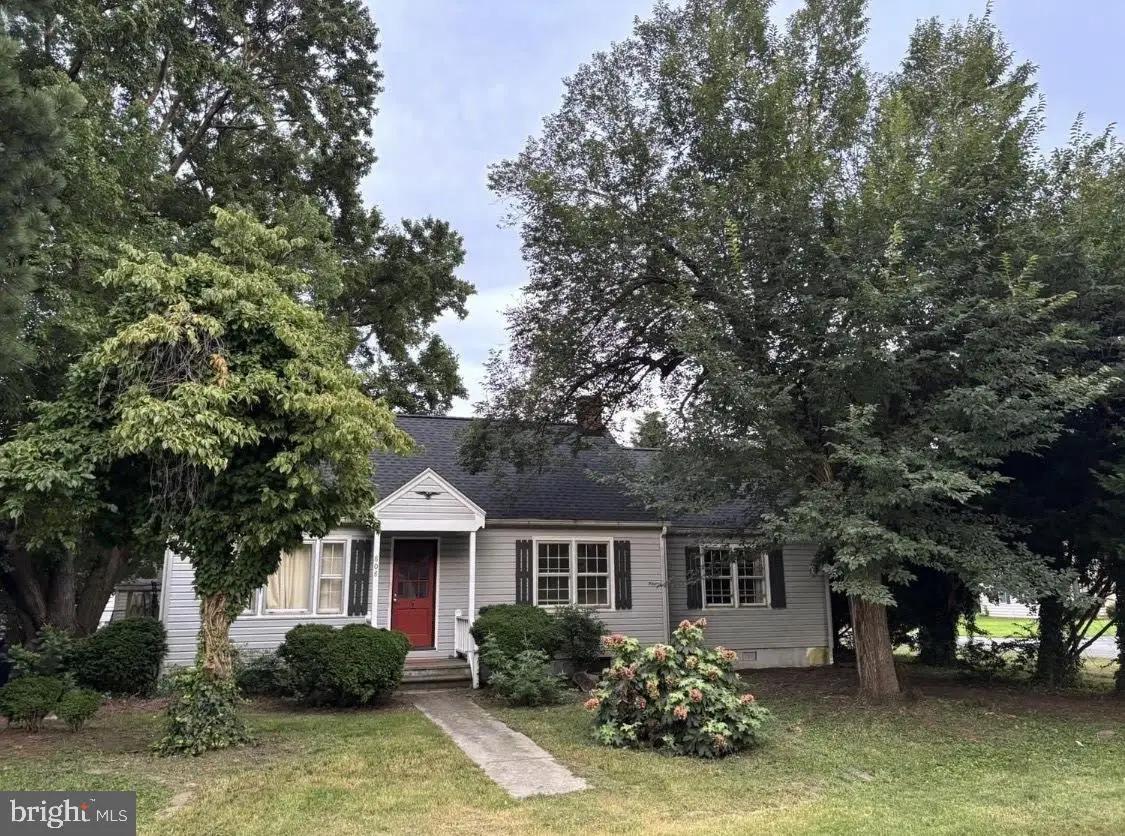 808 Daingerfield St, Tappahannock, VA 22560 - #1