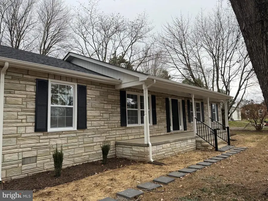 192 E Banbury Rd, Tappahannock, VA 22560 - Image #2