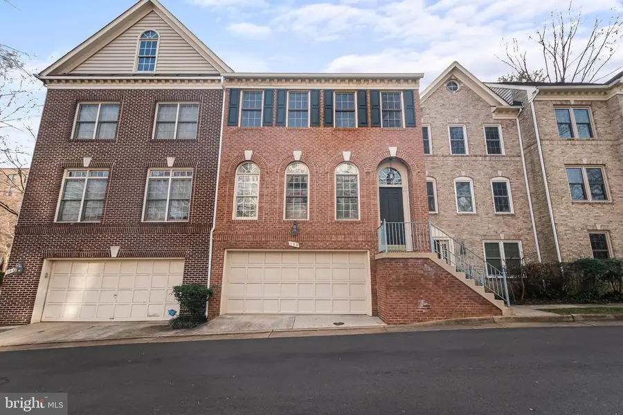 103 Rees Pl, Falls Church, VA 22046 - Image #2