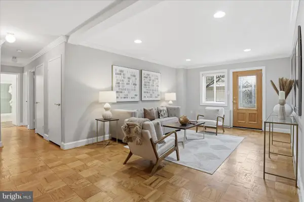 200 N Maple Ave #212, FALLS CHURCH, VA 22046