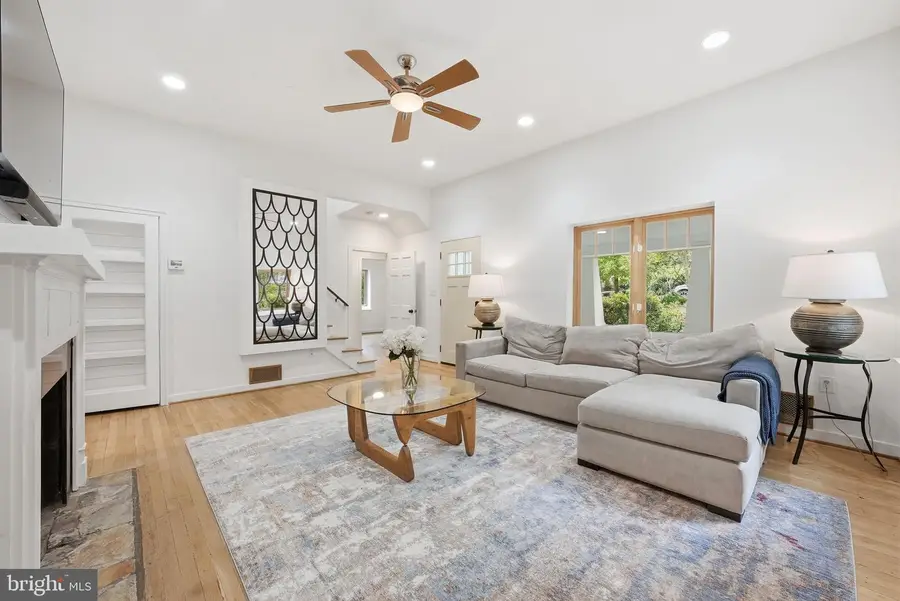 1312 Robinson Pl, Falls Church, VA 22046 - #3