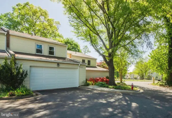 1002 Steeples Ct, FALLS CHURCH, VA 22046