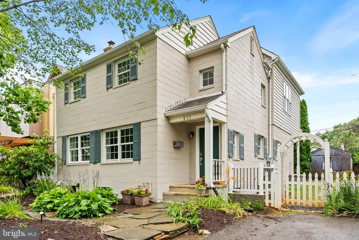 211 W Greenway Blvd W, Falls Church, VA 22046 - #1