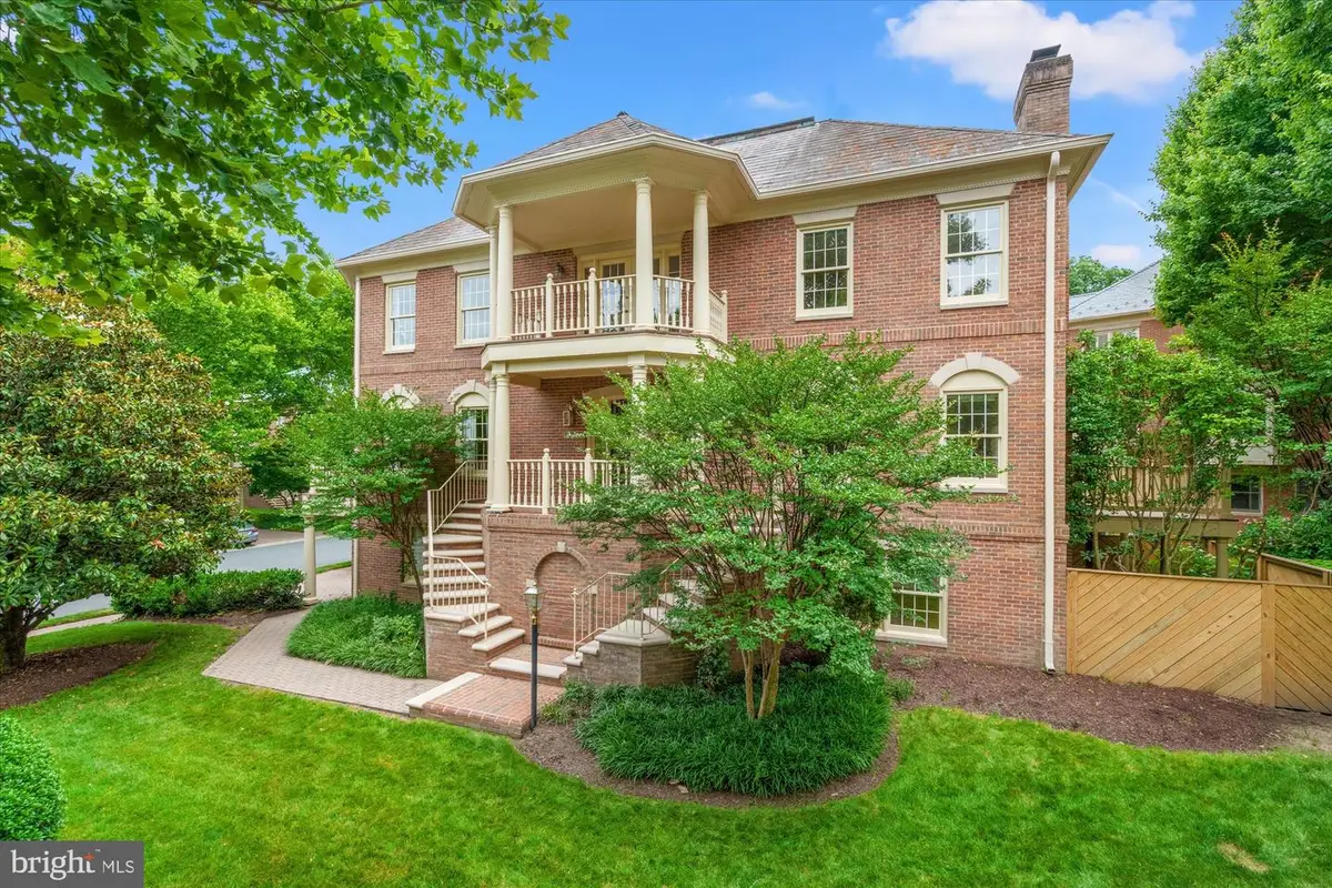 126 Gresham Pl, Falls Church, VA 22046 - #1