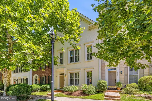 313 Hillwood Ave, FALLS CHURCH, VA 22046