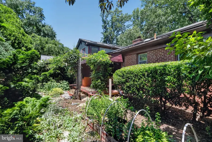 997 N Sycamore St, Falls Church, VA 22046 - #2