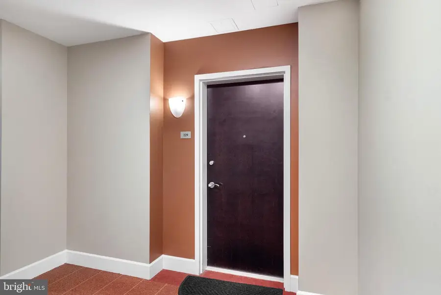 444 Broad St #229, Falls Church, VA 22046 - #3