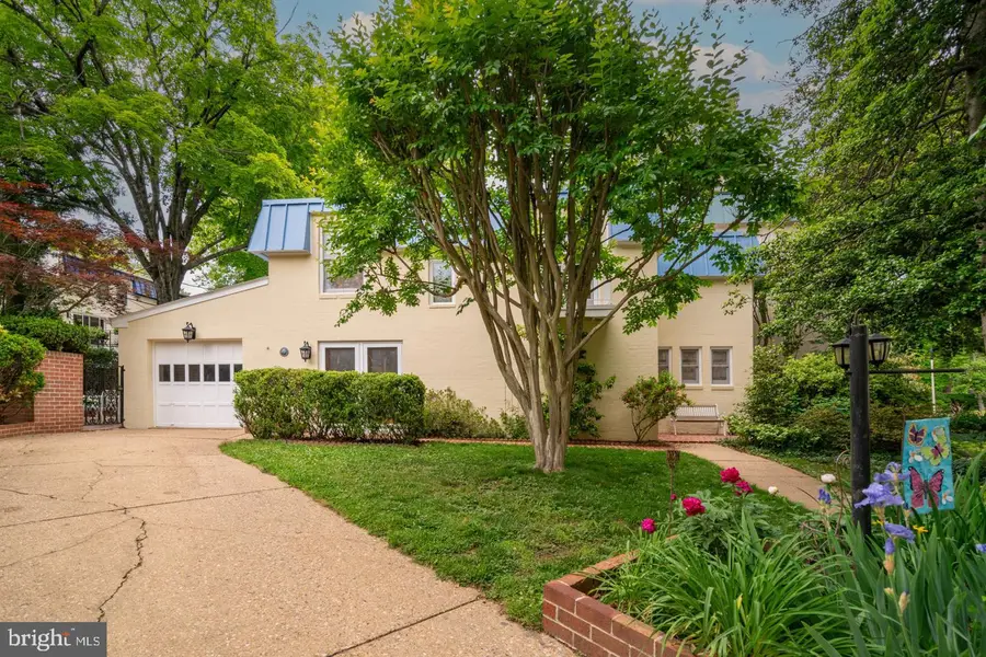 201 Garden Ct, Falls Church, VA 22046 - #2