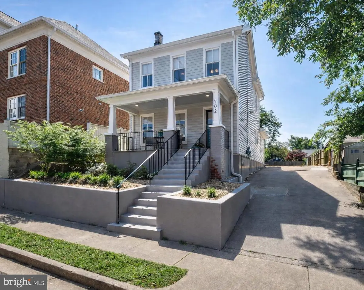 202 Frederick St, Fredericksburg, VA 22401 - #1