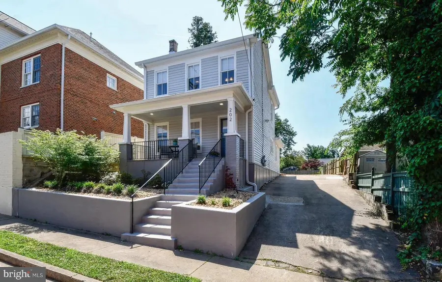 202 Frederick St, Fredericksburg, VA 22401 - #2