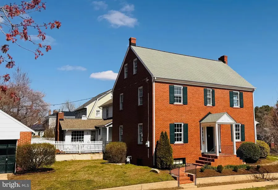 901 Monroe St, Fredericksburg, VA 22401 - #2