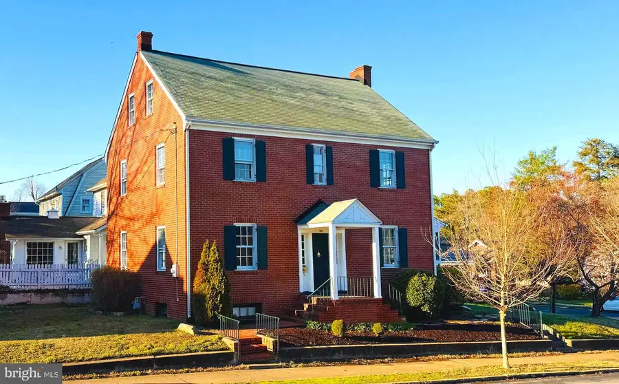 901 Monroe St, Fredericksburg, VA 22401 - #3