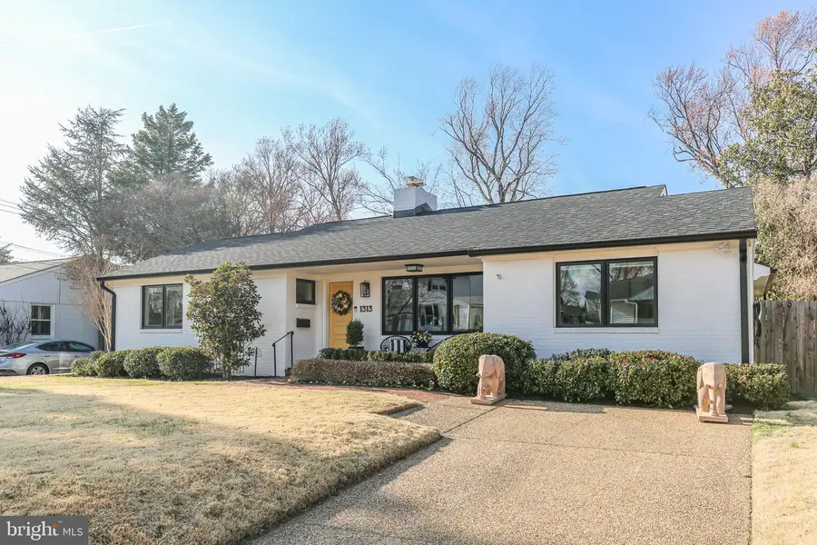 1313 Dandridge St, Fredericksburg, VA 22401 - #2