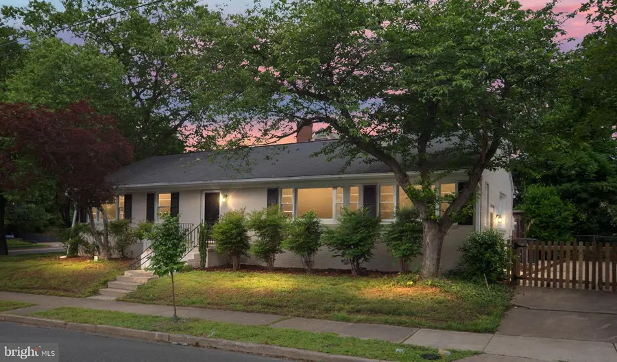 1321 Dandridge St, Fredericksburg, VA 22401 - #2