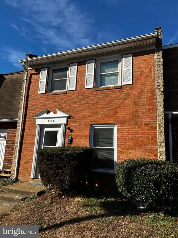 220 Ivanhoe Ct, FREDERICKSBURG, VA 22401