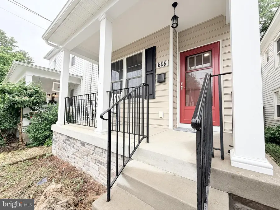 606 Shepherd St, Fredericksburg, VA 22401 - #3