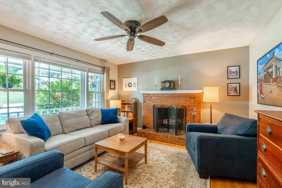 205 Stonewall Dr, Fredericksburg, VA 22401 - #2