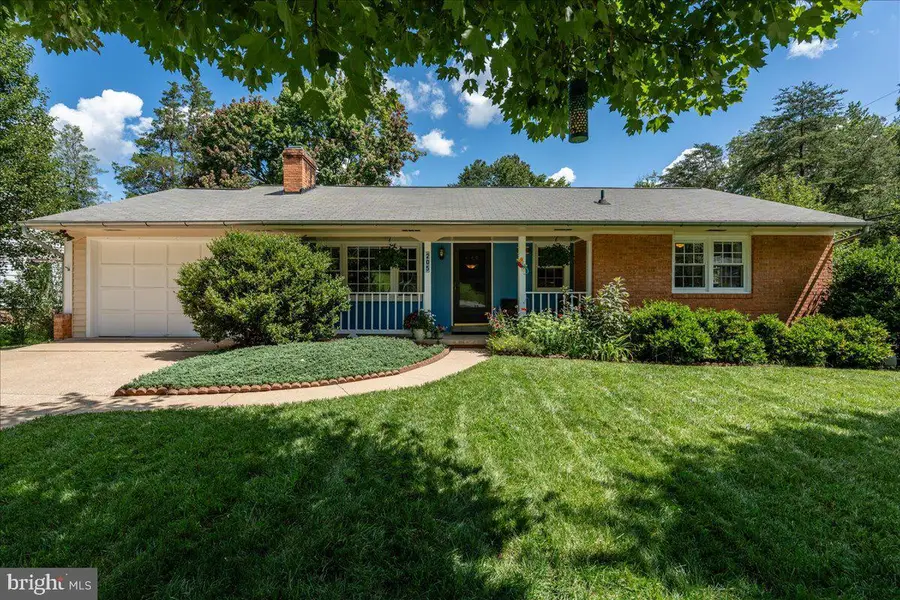 205 Stonewall Dr, Fredericksburg, VA 22401 - #3