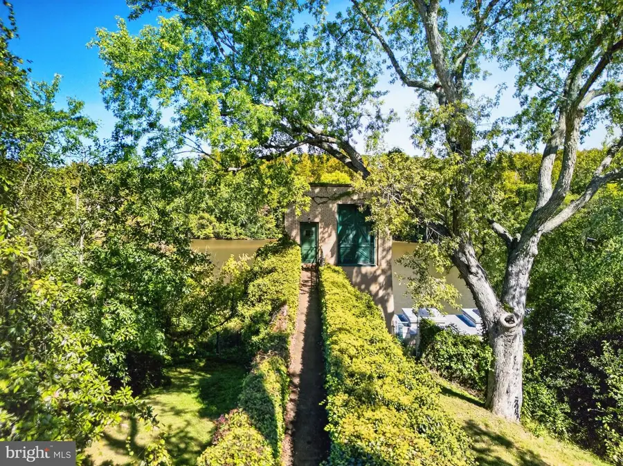 301 Sophia St, Fredericksburg, VA 22401 - #2