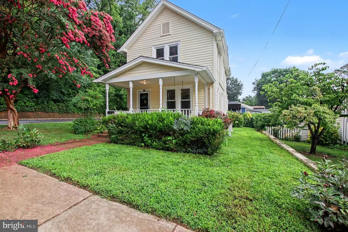 923 Monument Ave, Fredericksburg, VA 22401 - #1