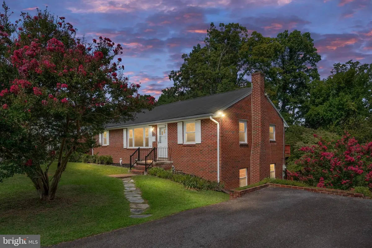223 Hillcrest Dr, Fredericksburg, VA 22401 - #1