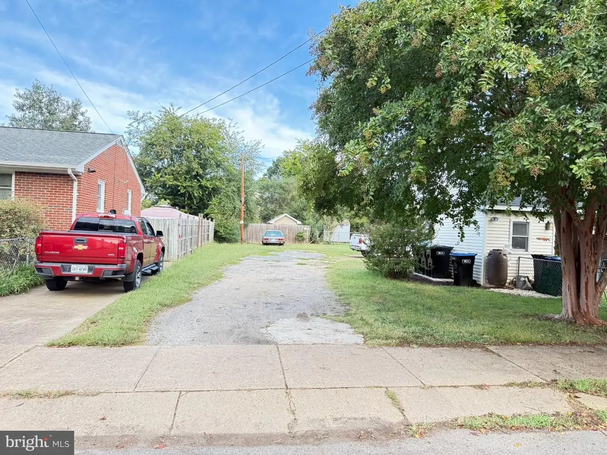 607 Stuart St, Fredericksburg, VA 22401 - #1