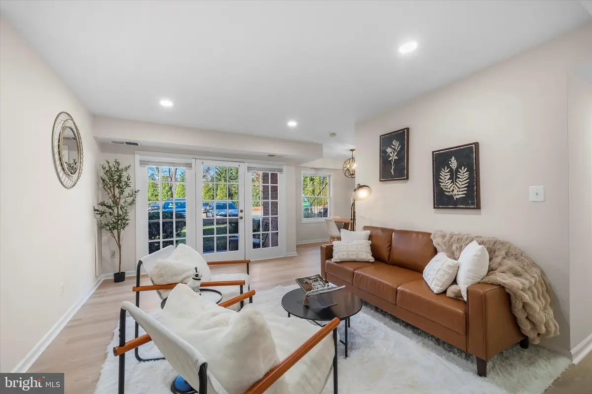 3961 Lyndhurst Dr #103, Fairfax, VA 22031 - Image #1