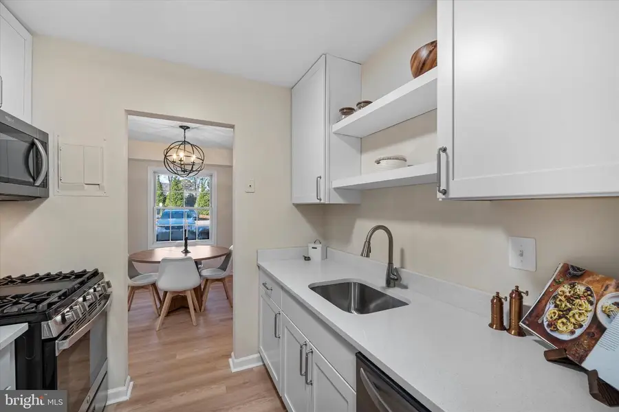 3961 Lyndhurst Dr #103, Fairfax, VA 22031 - Image #2