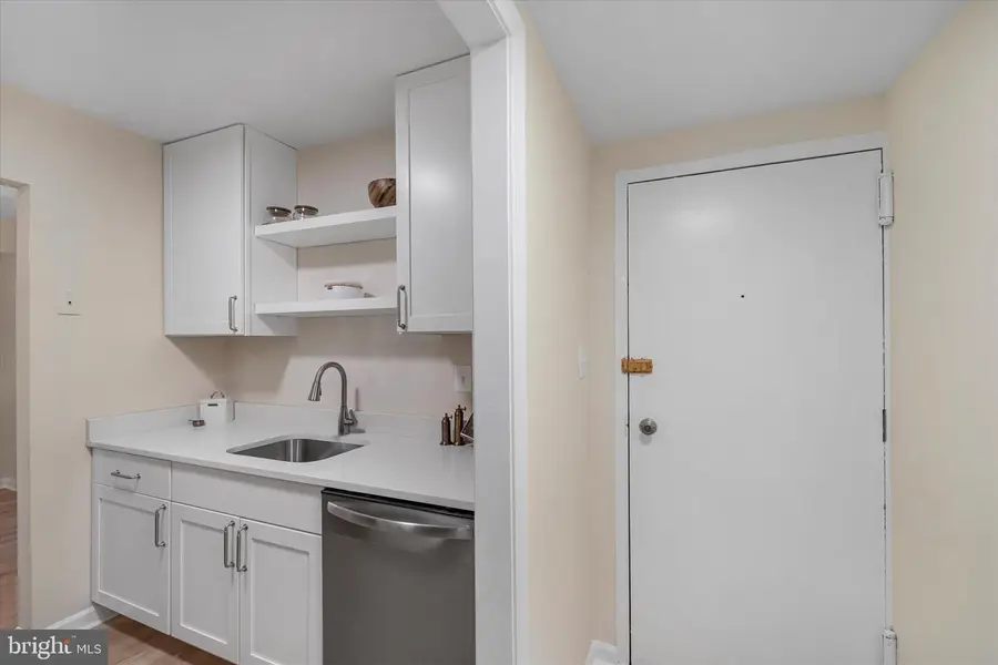 3961 Lyndhurst Dr #103, Fairfax, VA 22031 - Image #3