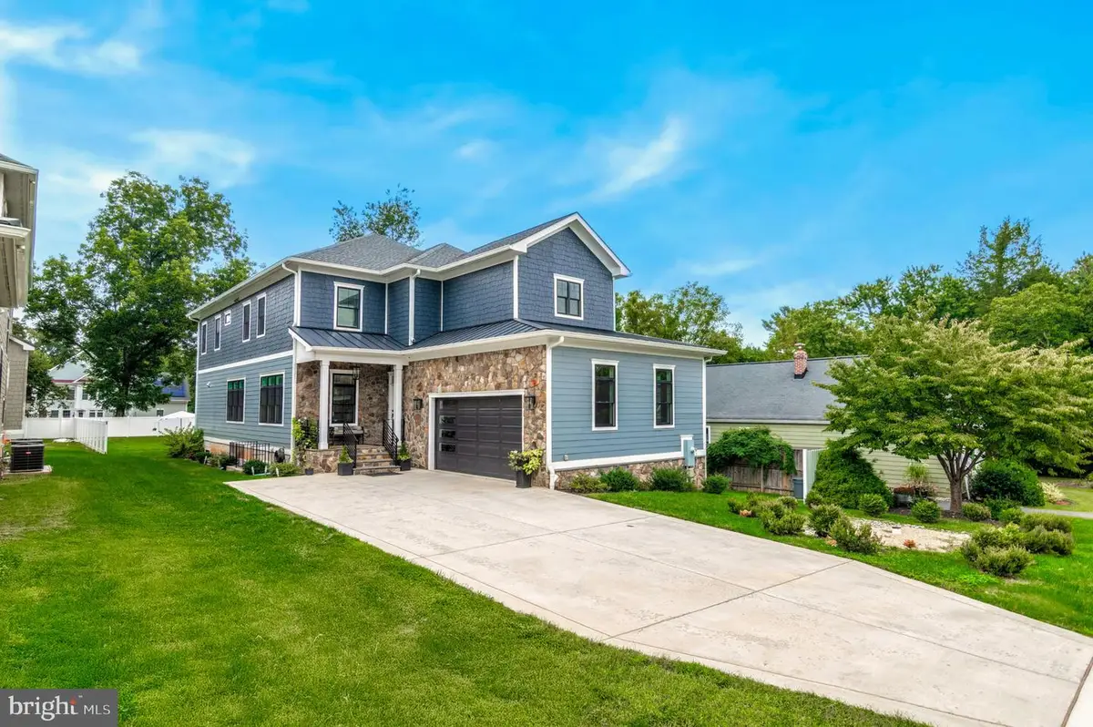 10708 Warwick Ave, Fairfax, VA 22030 - Image #1