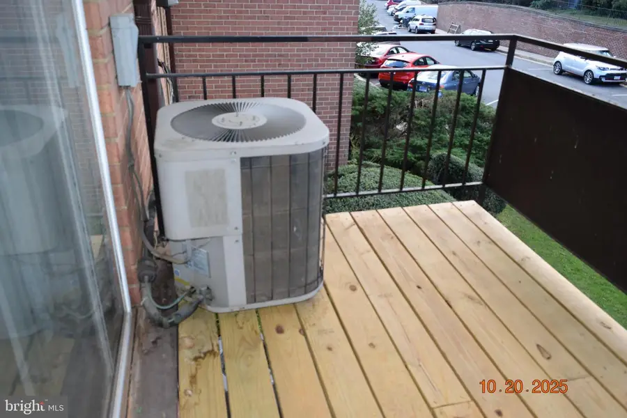 10027 # 322 Fair Woods Dr, Fairfax, VA 22030 - Image #3