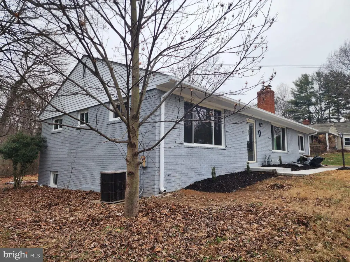 3629 Parklane Rd, Fairfax, VA 22030 - #1