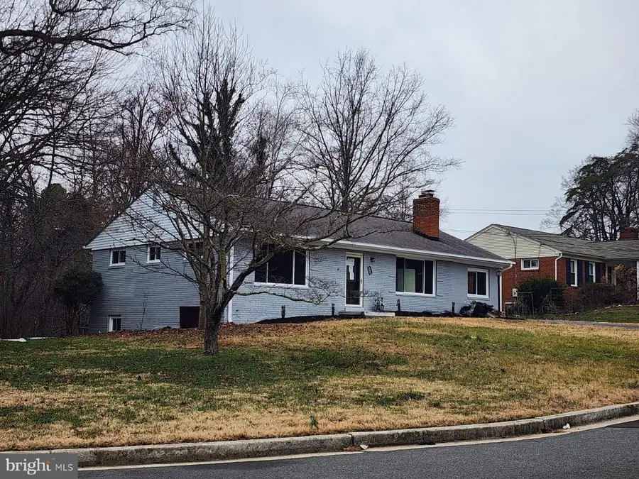 3629 Parklane Rd, Fairfax, VA 22030 - #2