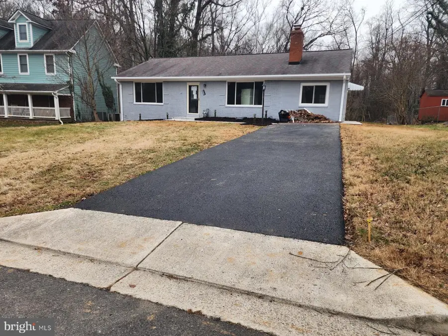 3629 Parklane Rd, Fairfax, VA 22030 - #3