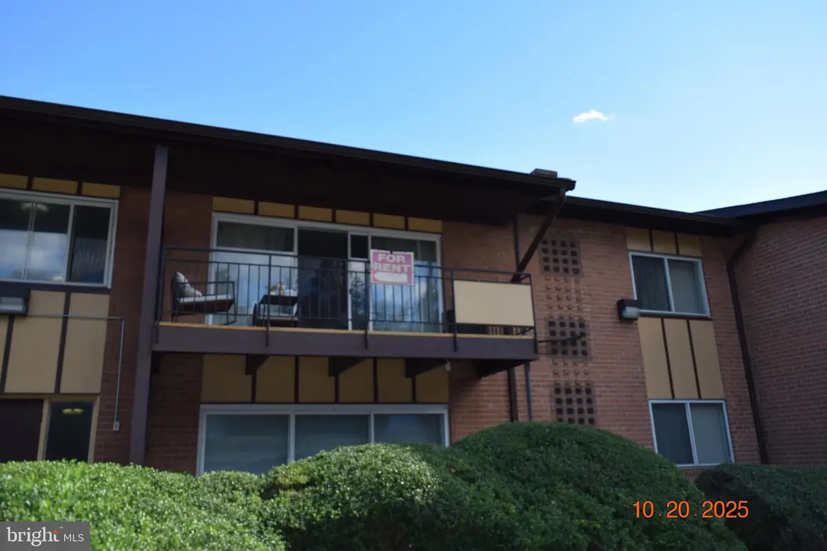 10027 Fair Woods Dr #322, Fairfax, VA 22030 - #1