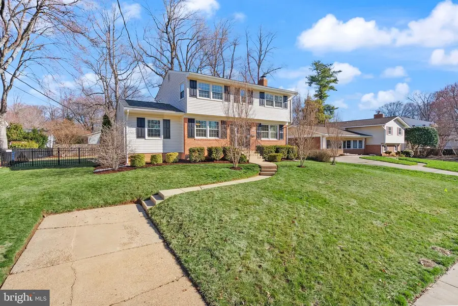 10228 Shiloh St, Fairfax, VA 22030 - #3