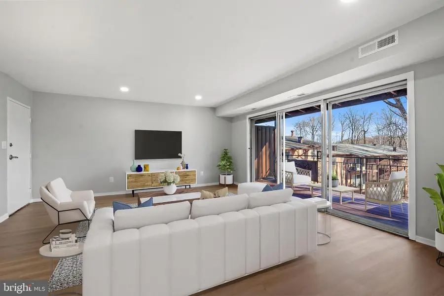 10171 Fair Woods Dr #301, Fairfax, VA 22030 - Image #3