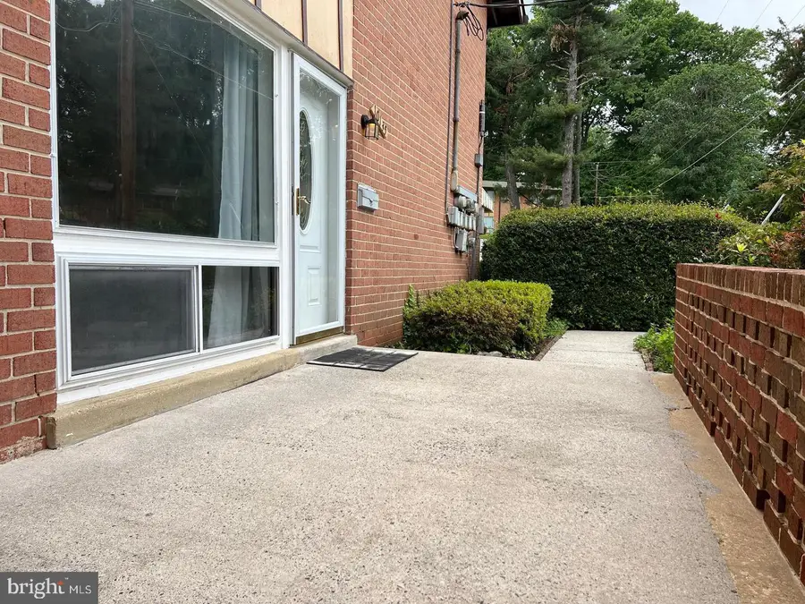 10135 Fair Woods Dr, Fairfax, VA 22030 - Image #3