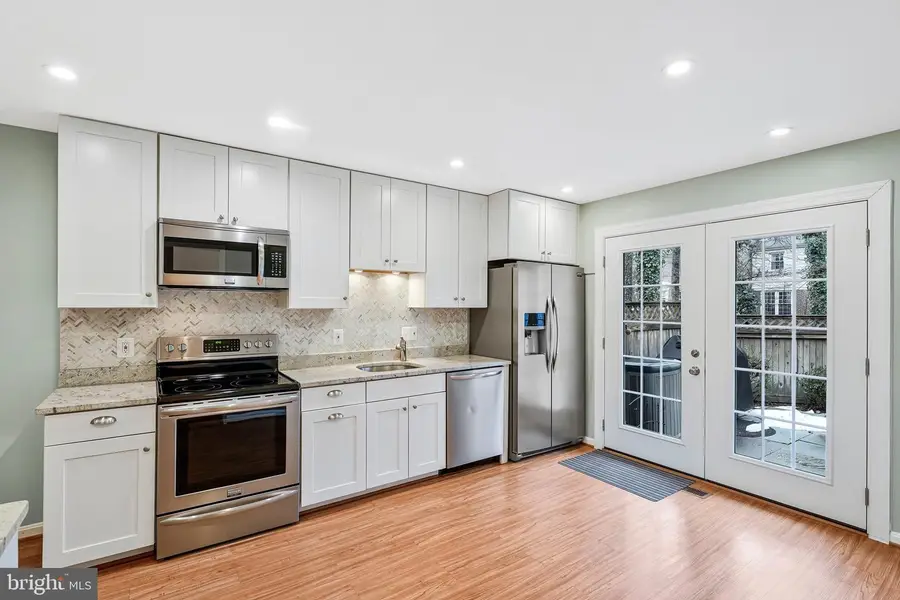 3236 Cambridge Ct, Fairfax, VA 22030 - #2