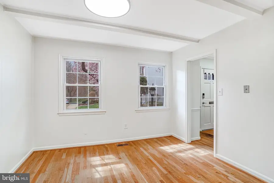 9752 Cardinal Rd, Fairfax, VA 22030 - #3