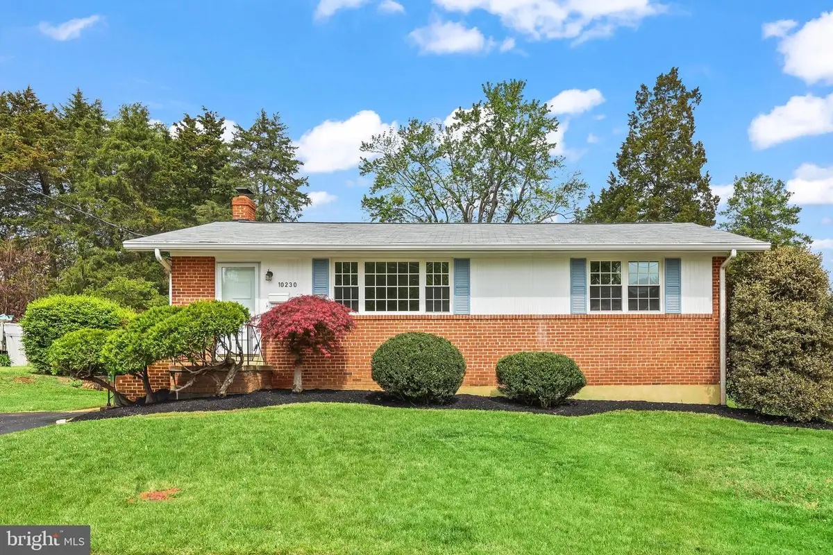 10230 Dale Dr, Fairfax, VA 22030 - #1