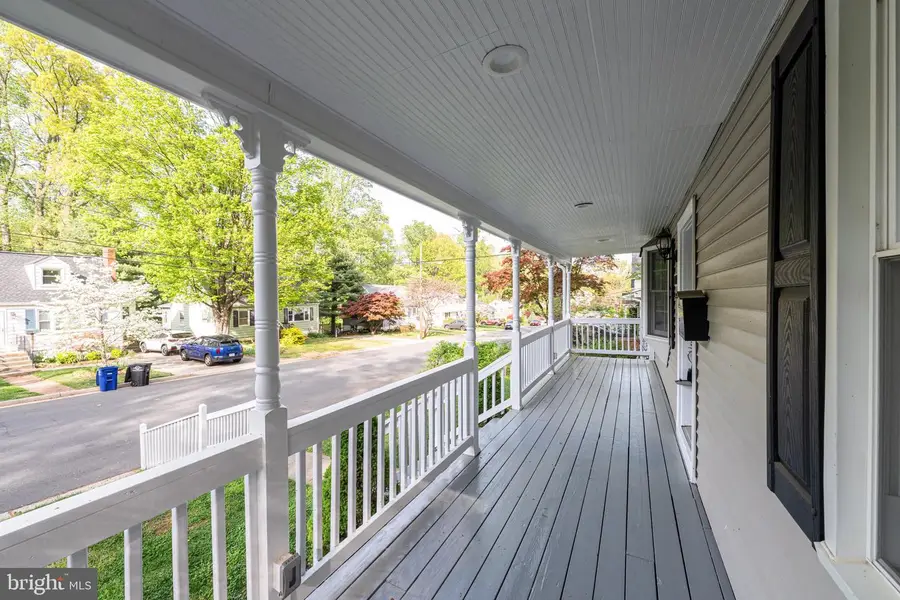 10817 Scott Dr, Fairfax, VA 22030 - #2