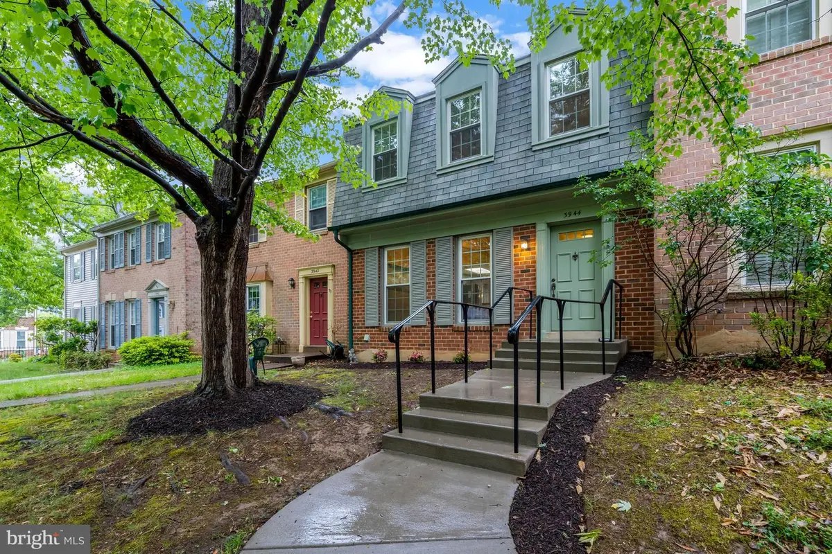 3944 Wilcoxson Dr, Fairfax, VA 22031 - #1