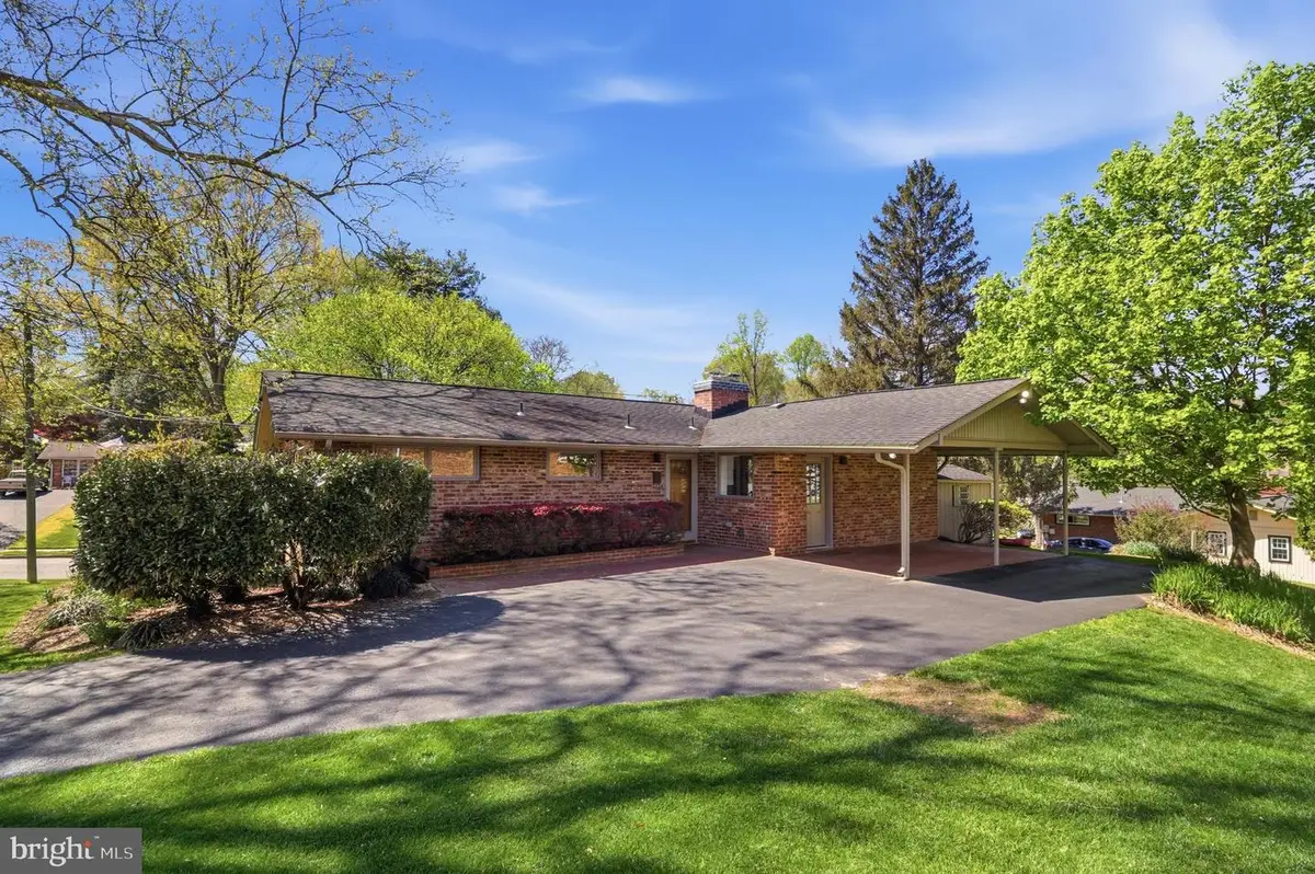 9924 Pinehurst Ave, Fairfax, VA 22030 - #1