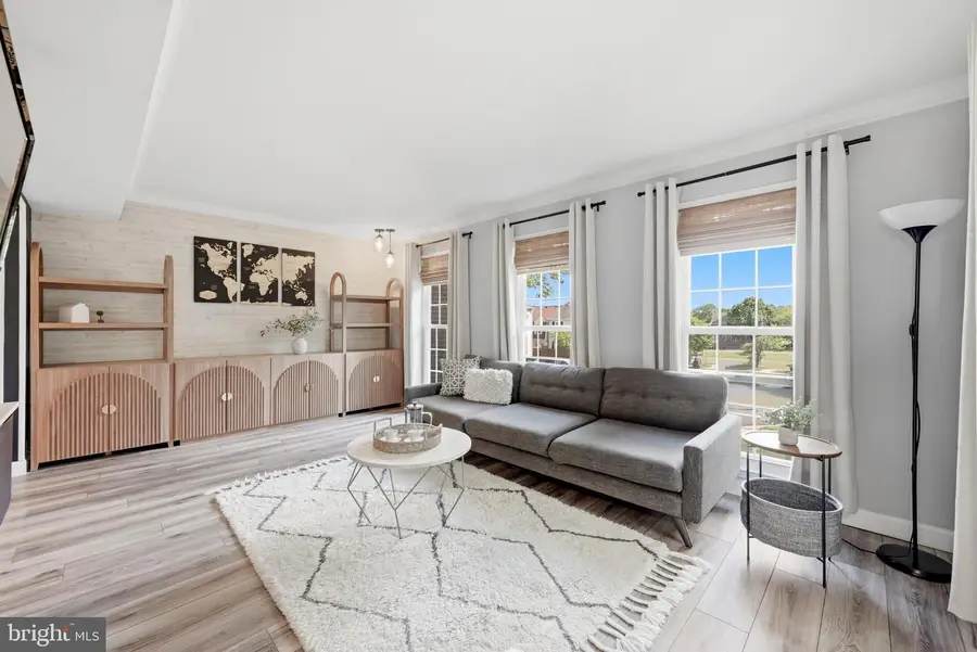 9774 Main St, Fairfax, VA 22031 - #3