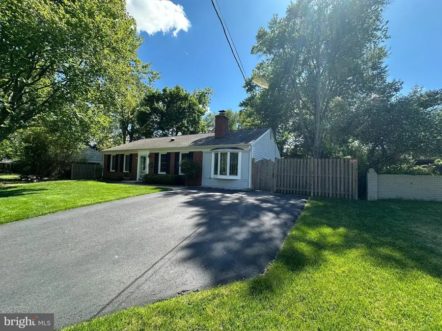 3609 Embassy Ln, Fairfax, VA 22030 - #2