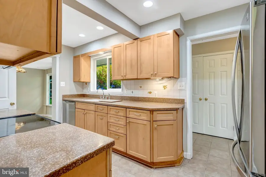 3435 Brookwood Dr, Fairfax, VA 22030 - #3