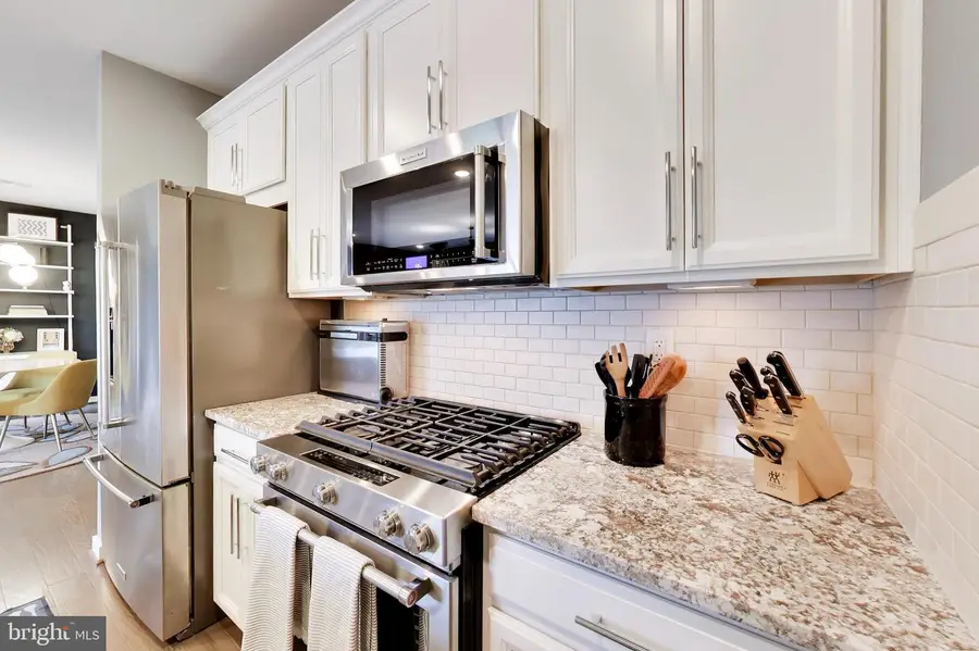 3985 Norton Pl #206, Fairfax, VA 22030 - #3